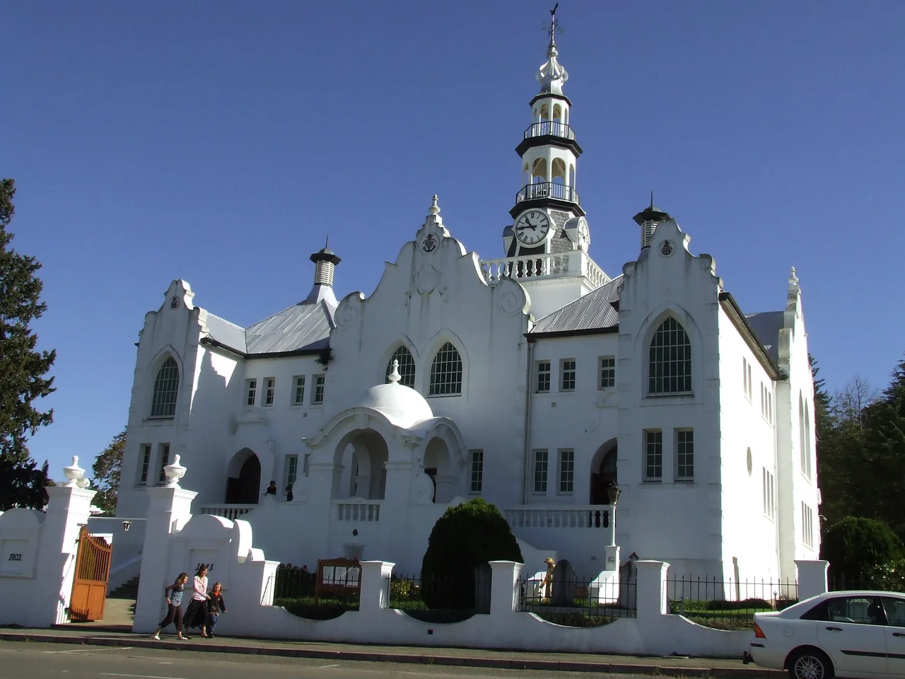Local Tourism authority states in its blog on this building:
“There are also several interesting buildings dating from the beginning of the 20th century, the most noteworthy being the Dutch Reformed ‘Moederkerk’ with its eclectic architectural features, including Gothic, Renaissance, Baroque and vernacular Cape elements”
This media shows a South African Protected Site with SAHRA file reference 9/2/092/0029.