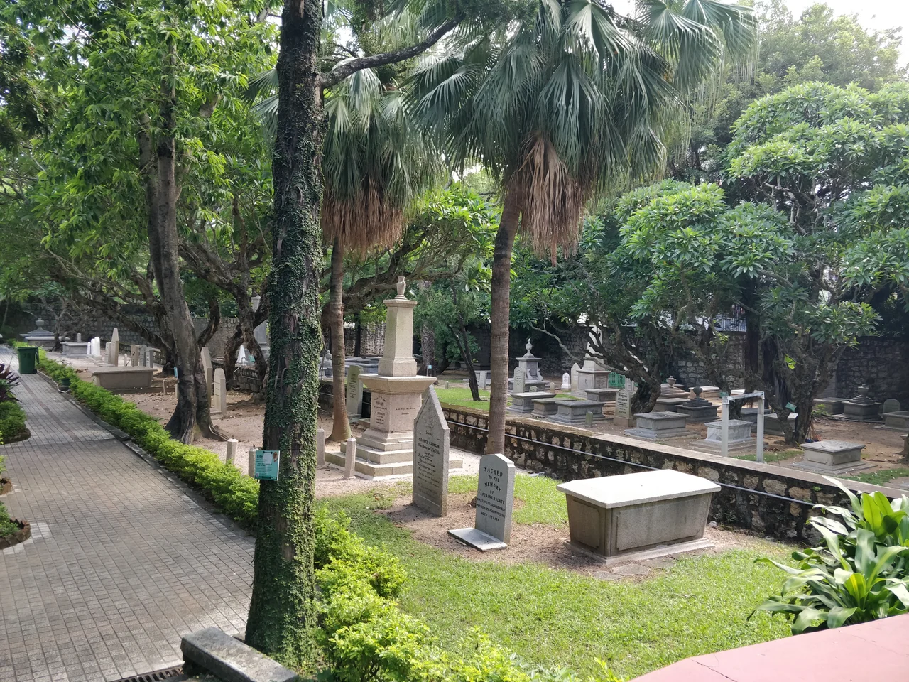 The Protestant Cemetery of Macao
澳門基督教墳場

Photo taken by Glio
