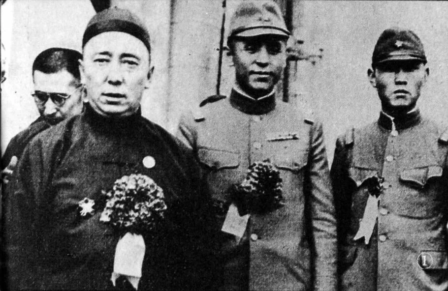 Prince Demchugdongrub (at left)